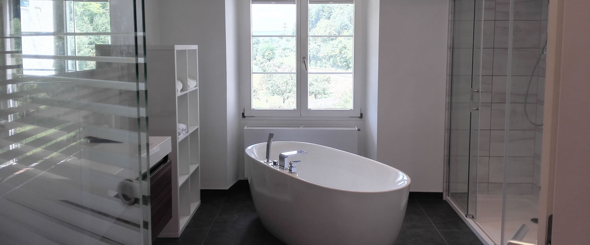 DAS ZOLLHAUS - Altes Zollhaus in Riedern am Sand, Klettgau, Loft Wohnung, Bad mit freistehende Badewanne